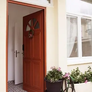Madame Paris Bed & Breakfast